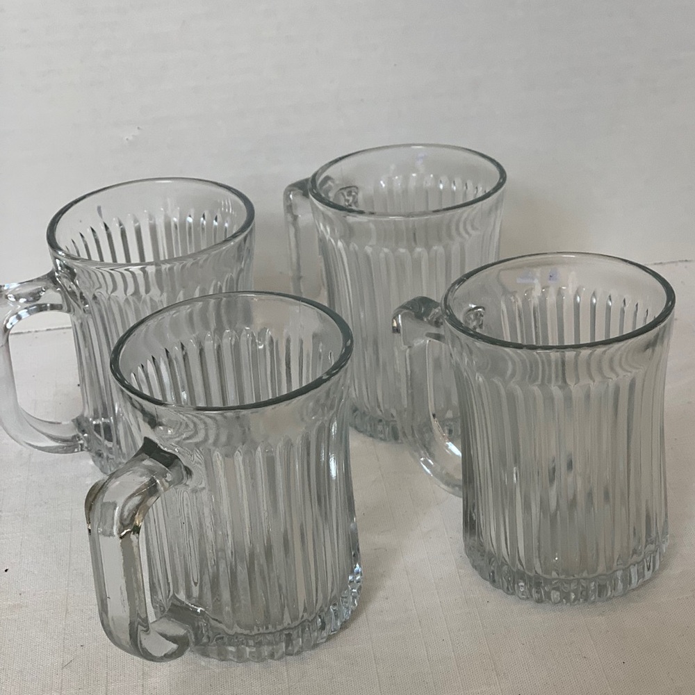 GIBSON | Textured Royal Crest Glass Coffee / Tea Mugs